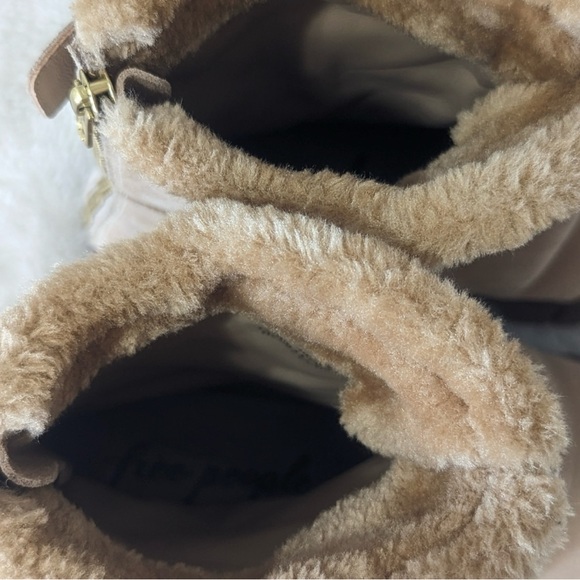 ▫️Free People Sand Suede  Faux Fur Fable Platform Boots ▫️ - Picture 6 of 14